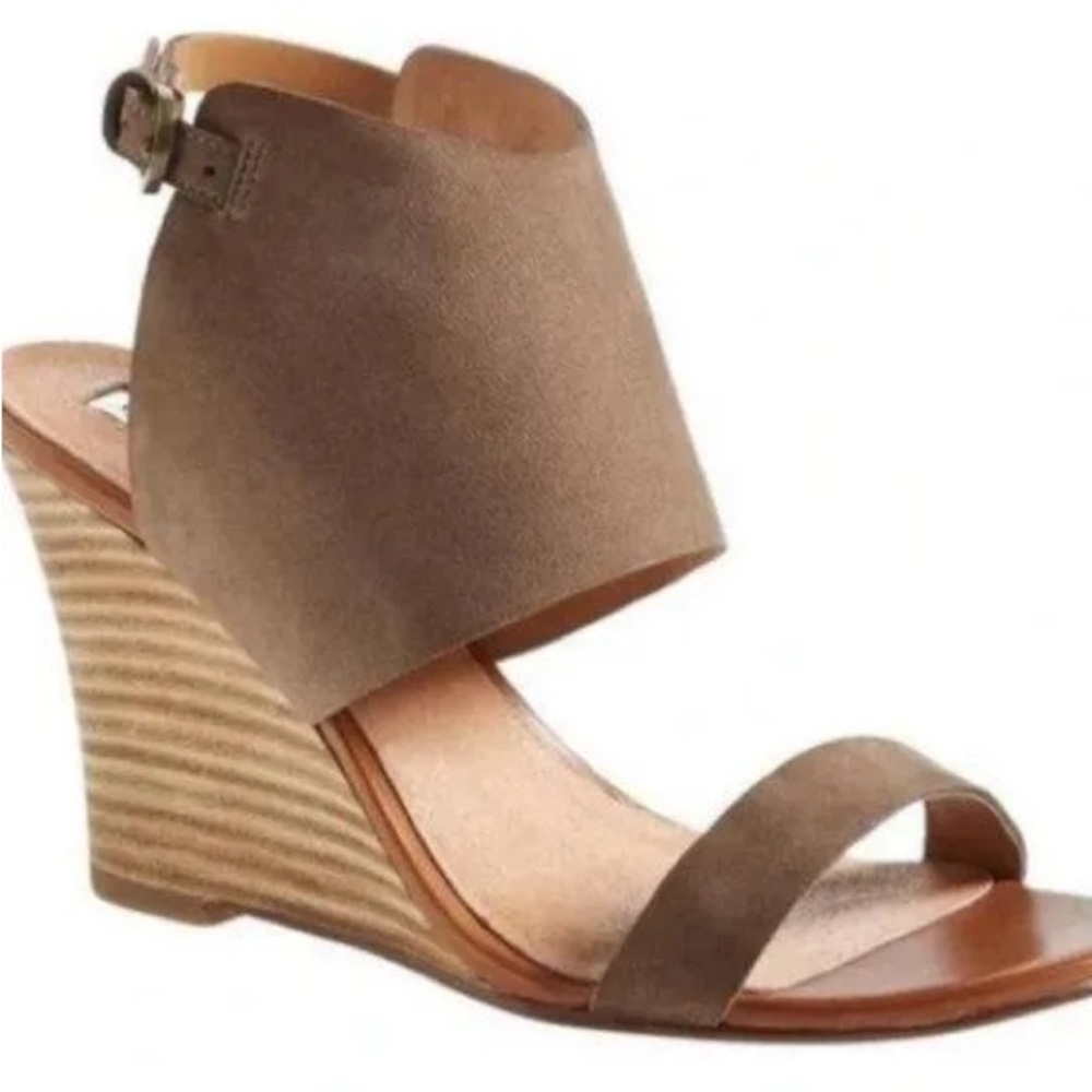 Halogen Clarette Wedge Sandals - size 9